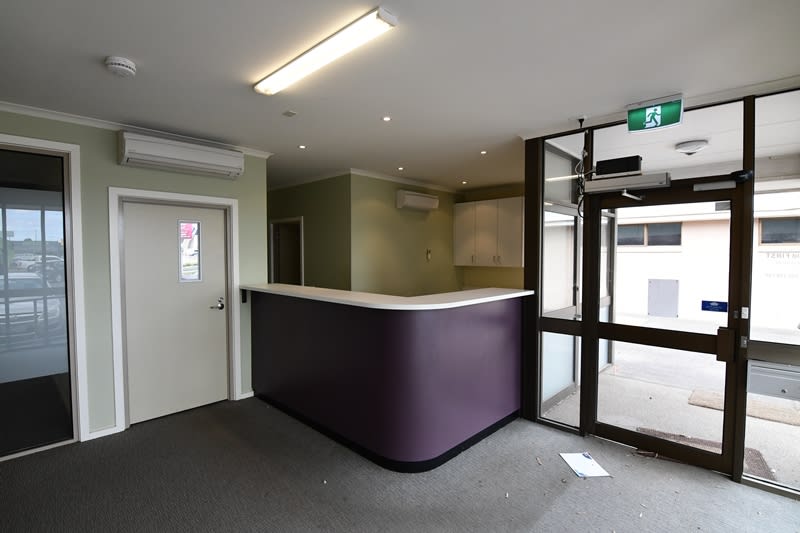 Click to view all images 390-392 High Street Melton VIC 3337 - Image 2