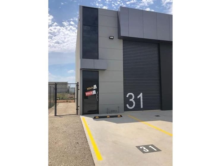 Click to view all images 31/5-11 Tariff Court Werribee VIC 3030 - Image 3