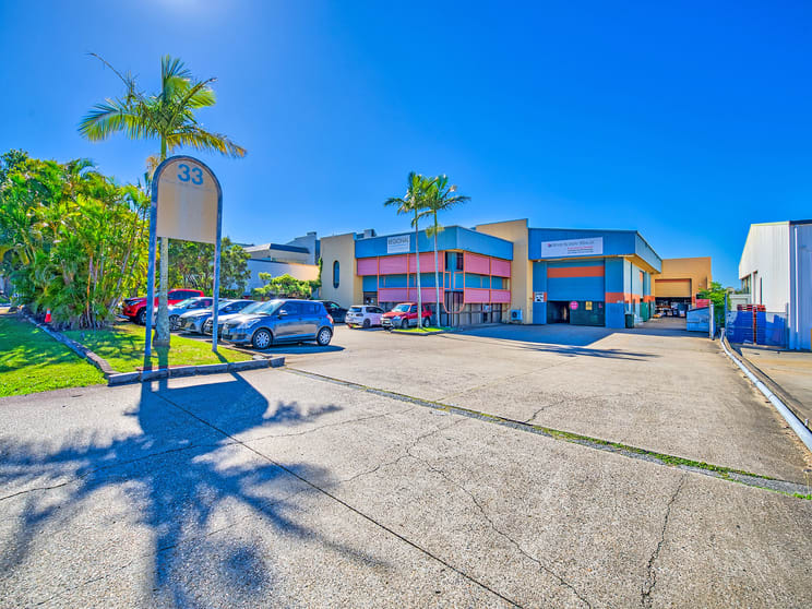 Click to view all images 33 Devlan Street Mansfield QLD 4122 - Image 2