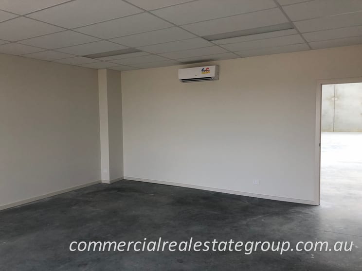 Click to view all images 1/45 Gwen Road Cranbourne West VIC 3977 - Image 3