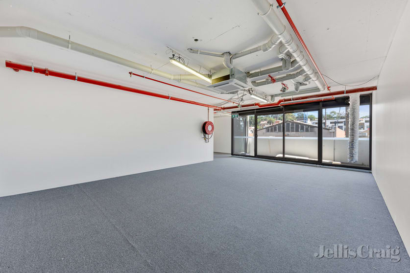 Click to view all images 1R/82 Hawdon Street Heidelberg VIC 3084 - Image 3