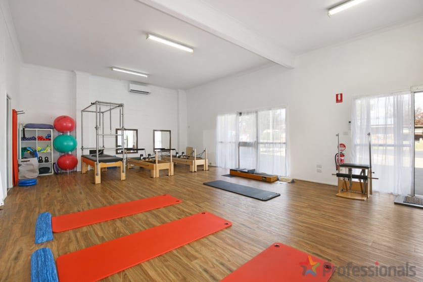 Click to view all images Shop 2A/225 Mann Street Armidale NSW 2350 - Image 2