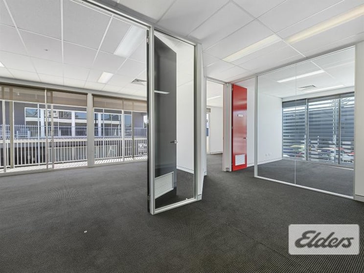 Click to view all images 2/8 Mowbray Terrace East Brisbane QLD 4169 - Image 2
