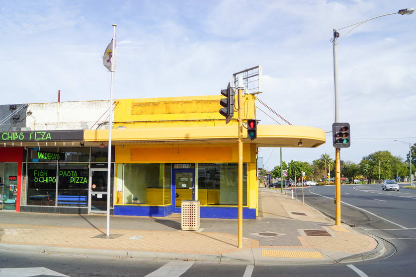 Click to view all images 2 Firebrace St Horsham VIC 3400 - Image 2