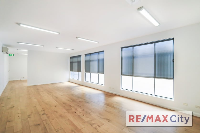 Click to view all images 1/122 Lytton Road Bulimba QLD 4171 - Image 3