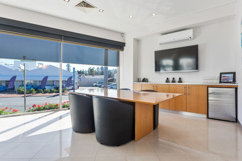 Click to view all images 500 Stirling Highway Peppermint Grove WA 6011 - Image 2