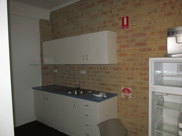 Click to view all images 5-7/564 Esplanade Urangan QLD 4655 - Image 3