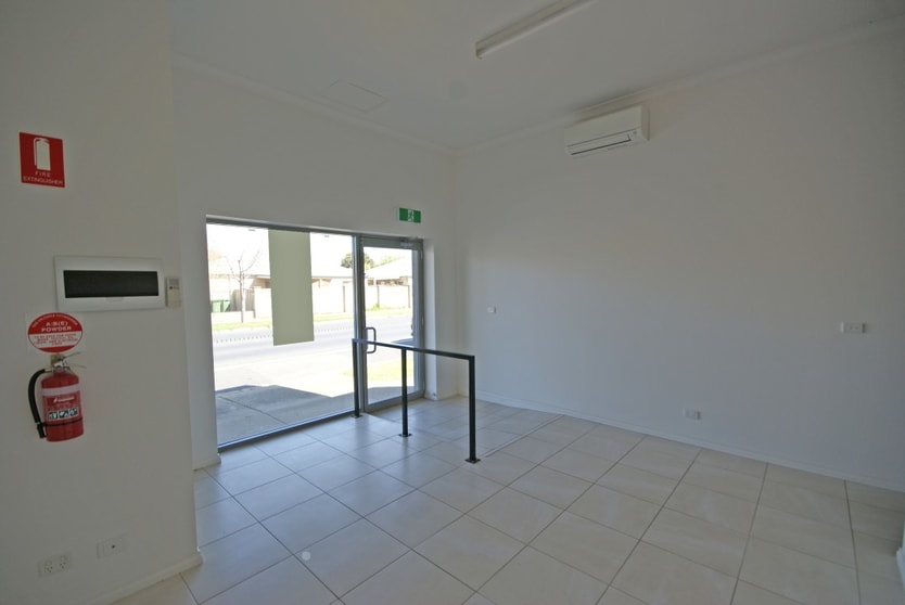 Click to view all images 212B Lawrence Street Wodonga VIC 3690 - Image 2
