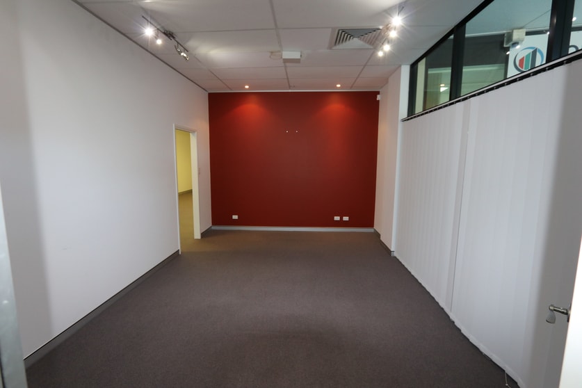Click to view all images 93 West Burleigh Road Burleigh Heads QLD 4220 - Image 3