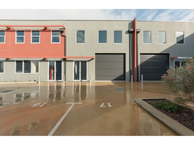 Click to view all images 6 Blackly Row Cockburn Central WA 6164 - Image 2