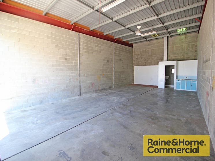 Click to view all images 4/13-15 Storie Street Clontarf QLD 4019 - Image 3