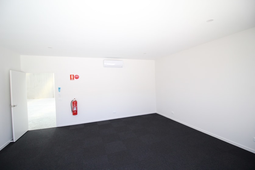 Click to view all images 9/16 Carbine Way Mornington VIC 3931 - Image 3