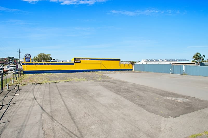 Click to view all images 149-151 Minjungbal Drive Tweed Heads South NSW 2486 - Image 3
