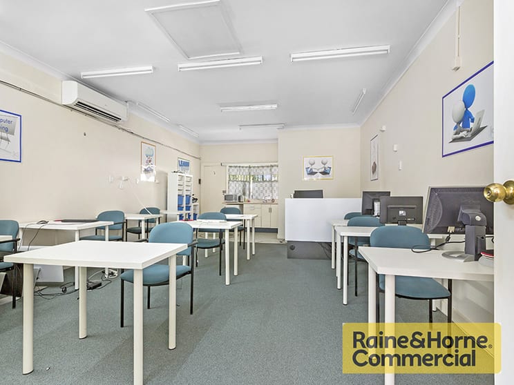Click to view all images 1&2/151 Hamilton Road Wavell Heights QLD 4012 - Image 2