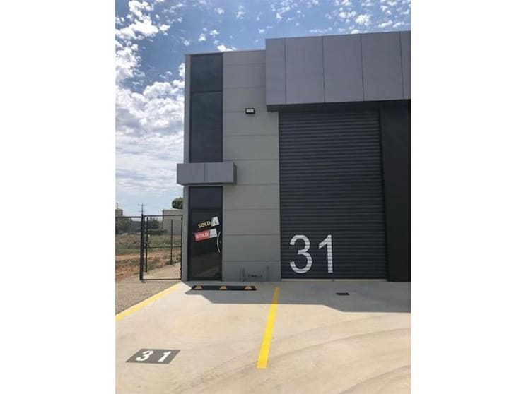 Click to view all images 31/5-11 Tariff Court Werribee VIC 3030 - Image 2
