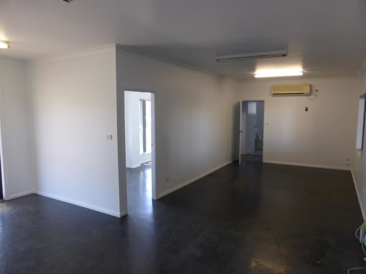 Click to view all images 10 Johnson Street Dubbo NSW 2830 - Image 3
