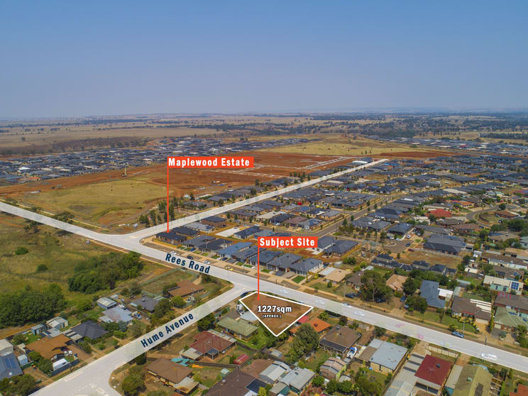 Click to view all images 98 Rees Road & 1 Hume Avenue Melton South VIC 3338 - Image 3