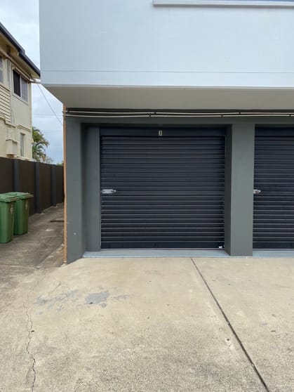 Click to view all images oak ave Miami QLD 4220 - Image 1