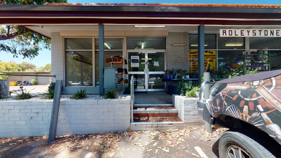 Click to view all images 21 Jarrah Road Roleystone WA 6111 - Image 1