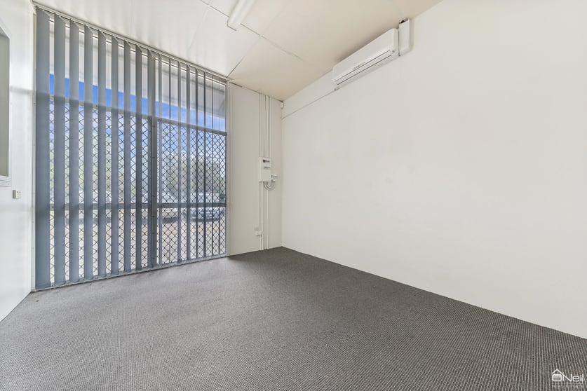 Click to view all images 4/10 Vulcan Road Canning Vale WA 6155 - Image 3