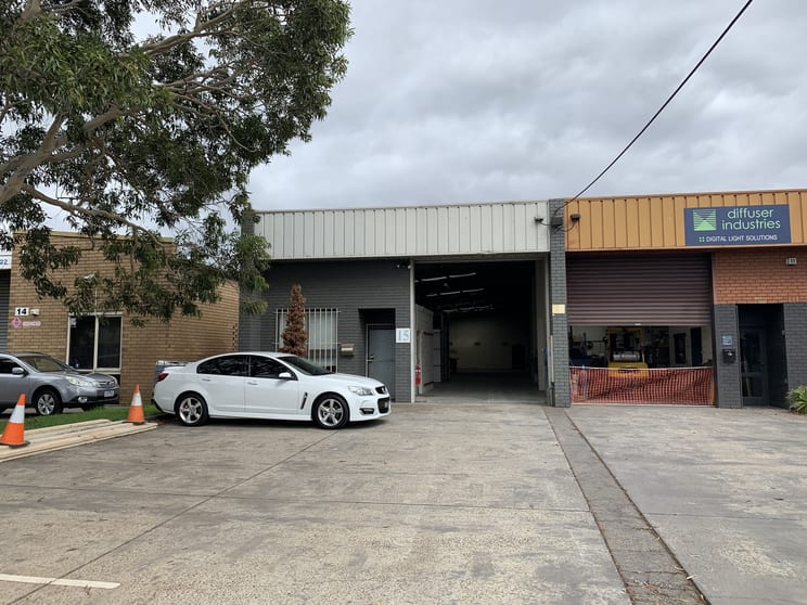 Click to view all images 2/15 Charnfield Court Thomastown VIC 3074 - Image 2