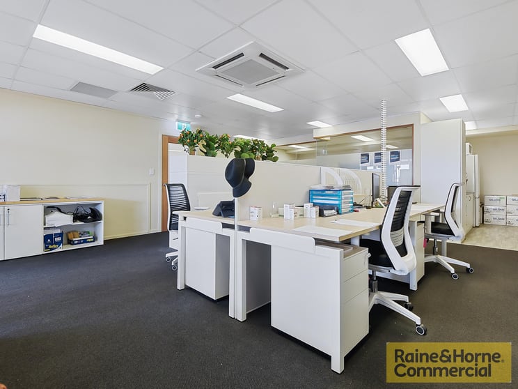 Click to view all images 7/7 Hudson Road Albion QLD 4010 - Image 2