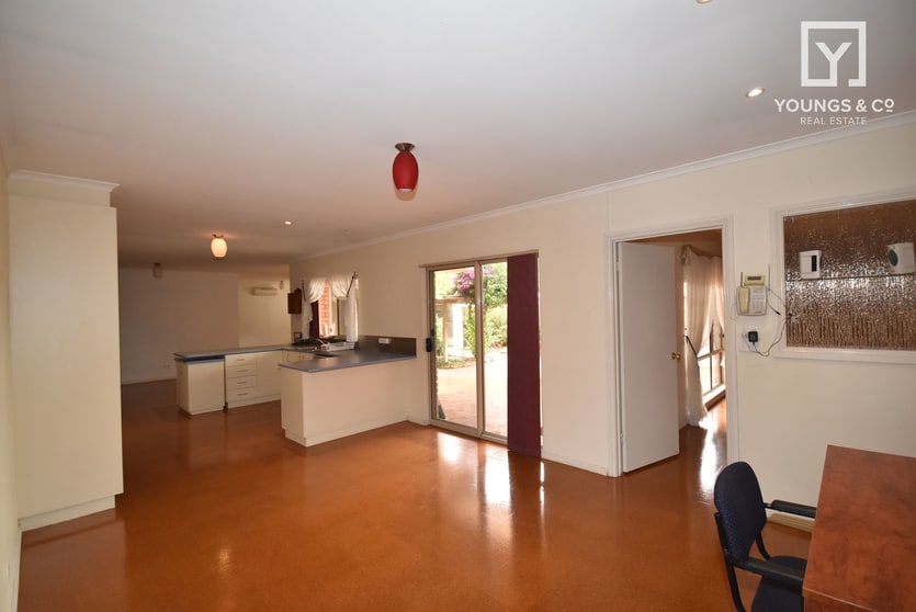 Click to view all images 12 Wyndham St Shepparton VIC 3630 - Image 2