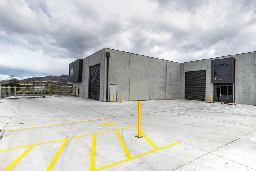 Click to view all images Unit 3/205 Kennedy Drive Cambridge TAS 7170 - Image 1