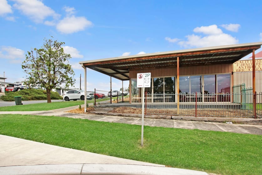 Click to view all images 25-27 Mine Road Korumburra VIC 3950 - Image 3