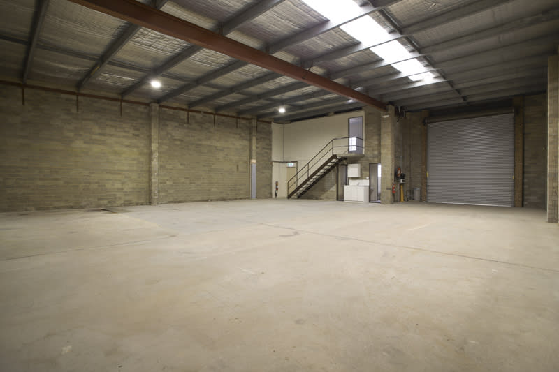 Click to view all images 4/4 Artisan Road Seven Hills NSW 2147 - Image 2