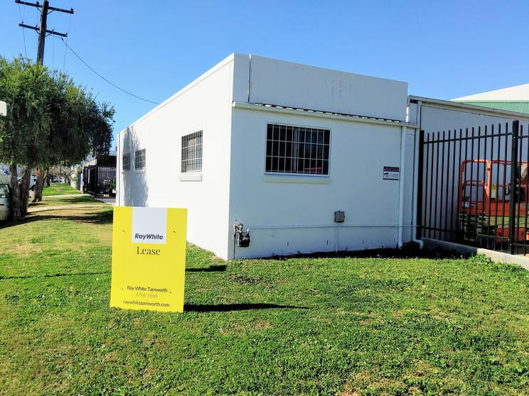 Click to view all images 1/14-16 Lockheed Street Tamworth NSW 2340 - Image 2