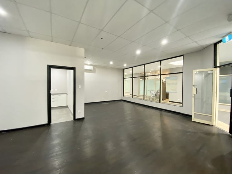 Click to view all images Shop 11, Lachlan Court, 100 George St Windsor NSW 2756 - Image 2