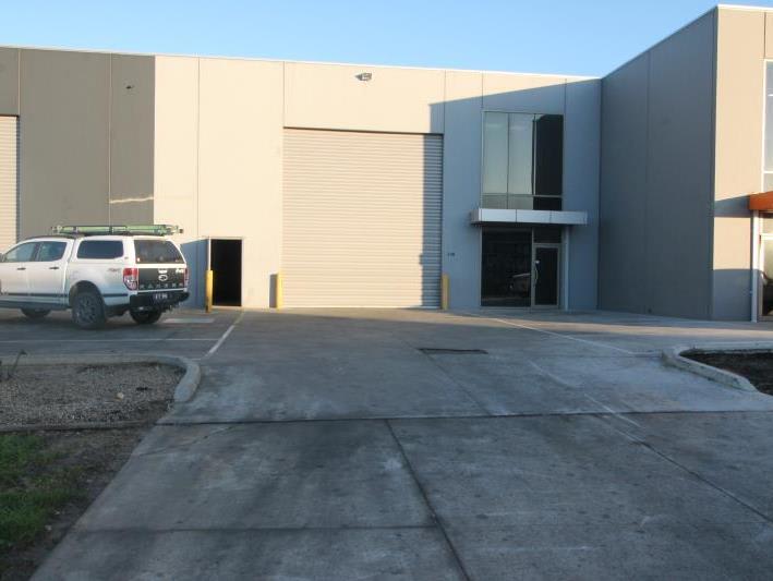 Click to view all images Unit 2/68 Peet Street Pakenham VIC 3810 - Image 1