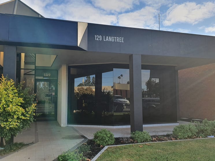 Click to view all images 129 Langtree Avenue Mildura VIC 3500 - Image 2