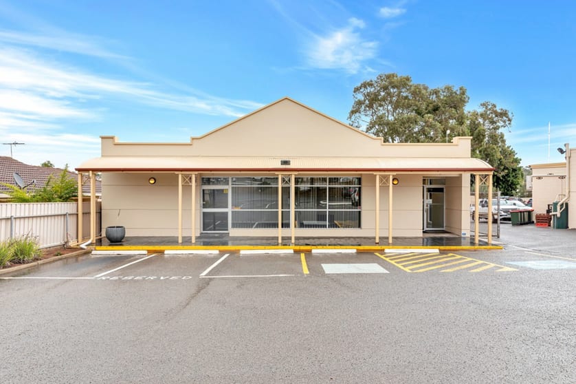 Click to view all images 241 Main South Road Morphett Vale SA 5162 - Image 1