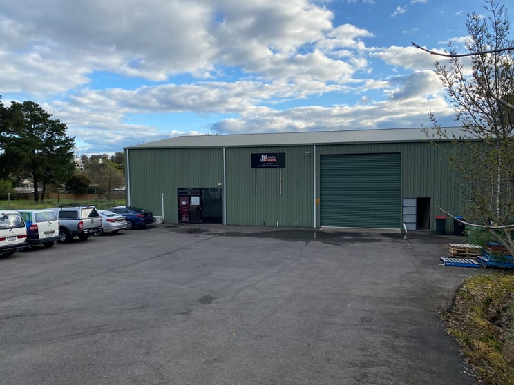Click to view all images 32 Bellevue Road Golden Square VIC 3555 - Image 2