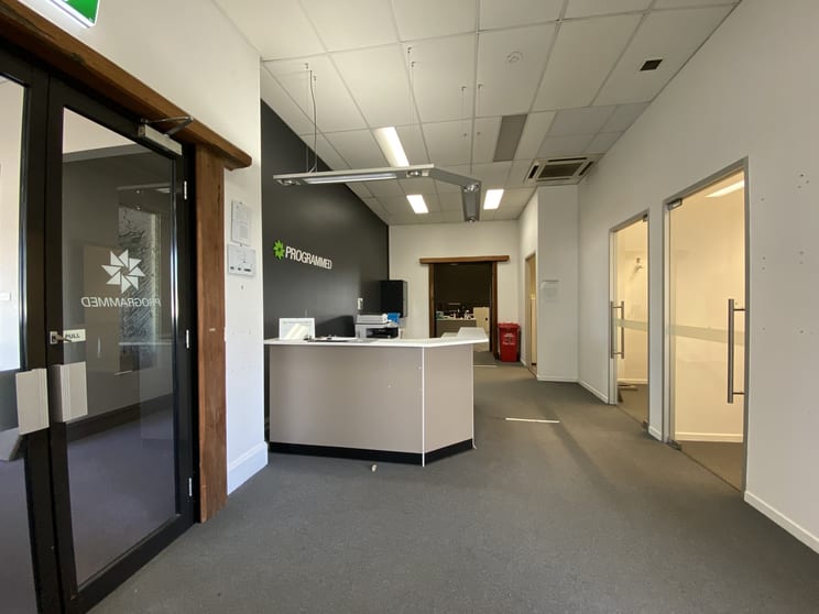 Suite 6/2 Lady Penrhyn Drive Unanderra NSW 2526 - Image 2