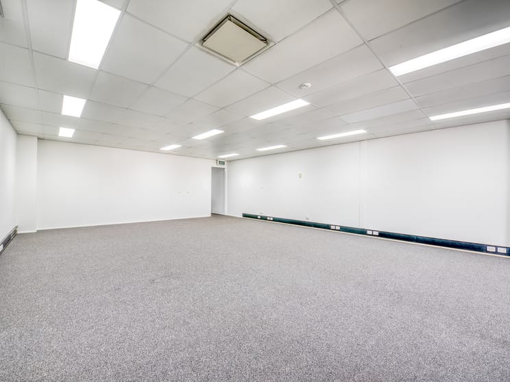 Click to view all images 18 Sudburry Street Darra QLD 4076 - Image 3