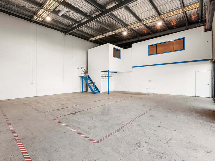 Click to view all images Rear/185 Fairbairn Road Sunshine West VIC 3020 - Image 3
