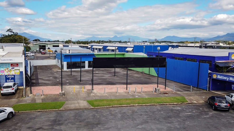Click to view all images 293 - 295 Mulgrave Road Westcourt QLD 4870 - Image 1