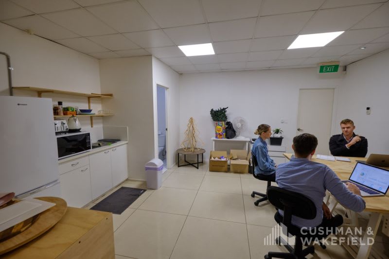 Click to view all images Unit 7/507 Olsen Avenue Southport QLD 4215 - Image 3