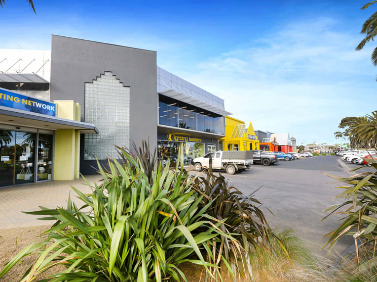 Click to view all images 2/1 Mornington Tyabb Road Mornington VIC 3931 - Image 3