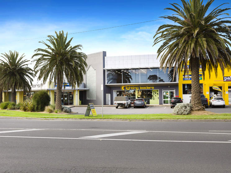 Click to view all images 2/1 Mornington Tyabb Road Mornington VIC 3931 - Image 1
