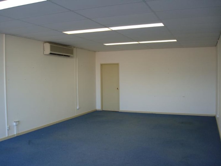 Click to view all images 1/30 Juna Dr Malaga WA 6090 - Image 2