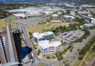 Click to view all images 4/2 Waterfront Place Robina QLD 4226 - Image 3