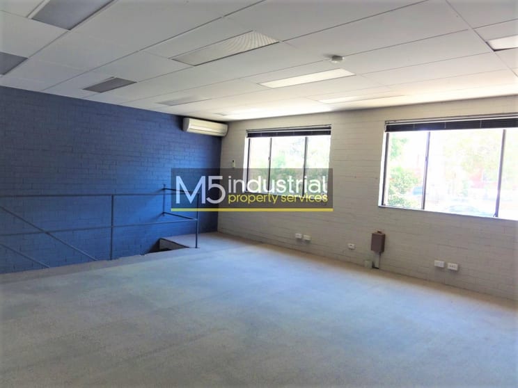 Click to view all images 2/48 Garema Circuit Kingsgrove NSW 2208 - Image 3