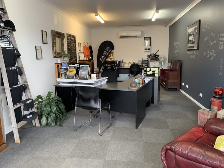 Click to view all images 1/30 Rovan Place Bairnsdale VIC 3875 - Image 2