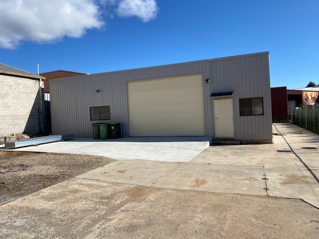 Click to view all images 33 Carrington Street Queanbeyan East NSW 2620 - Image 1