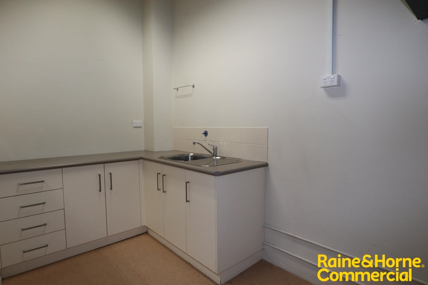Click to view all images Shop 4/46-54 Baylis Street Wagga Wagga NSW 2650 - Image 3
