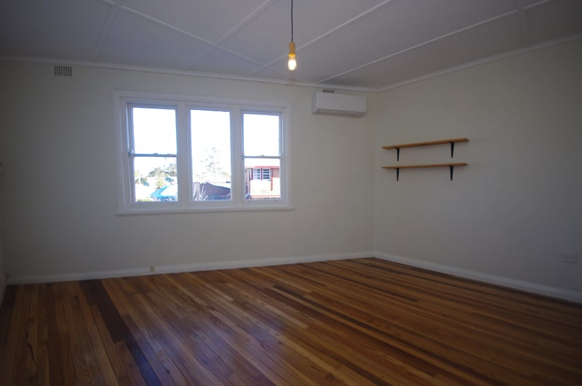 Click to view all images 4/22 Govetts Leap Road Blackheath NSW 2785 - Image 2